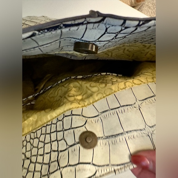 Vera Wang Large Bag - Picture 7 of 9